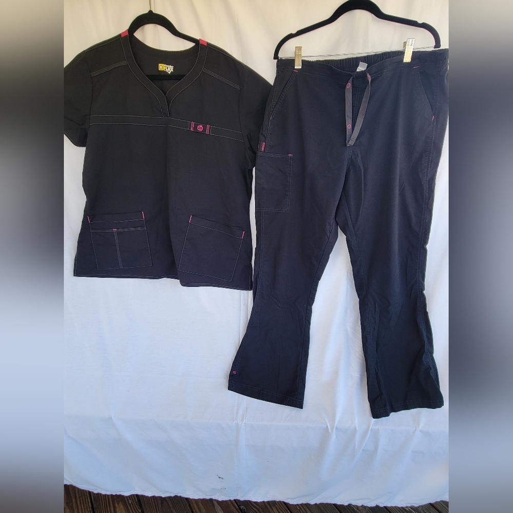 WonderWink Black Scrub Set with Pink Accents. Large top and X-Large flare pant.